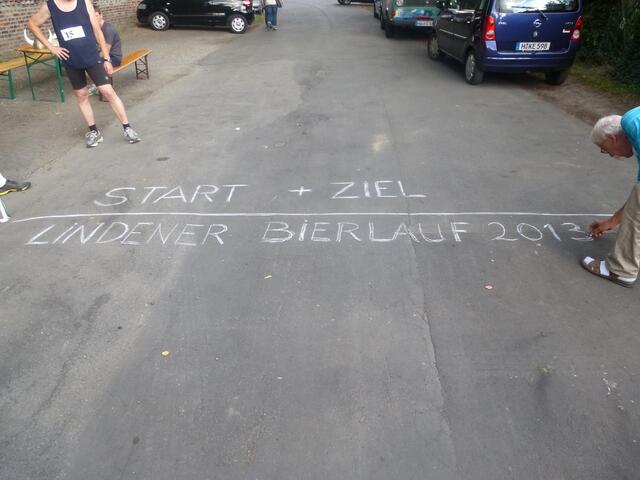 Einfach, aber gut; die Start-/Ziellinie vom Lindener Bierlauf 2013.