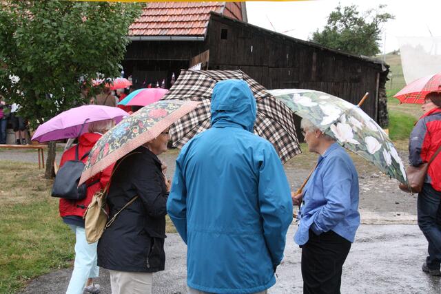 Plausch im Regen