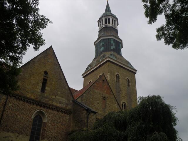 . . . die St. Sylvester-Kirche in Quakenbrück . . ,