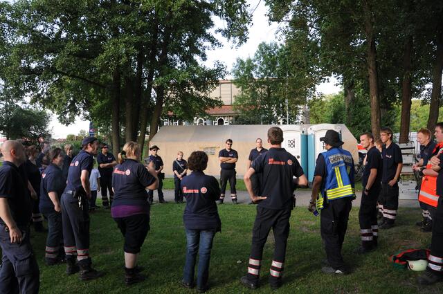 Einsatzbesprechung am Freitag | Foto: Christopher Jonck /Die Johanniter