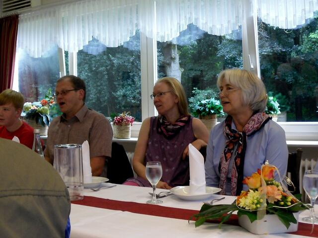 . . . beim Mittagessen im Schützenhof . . .