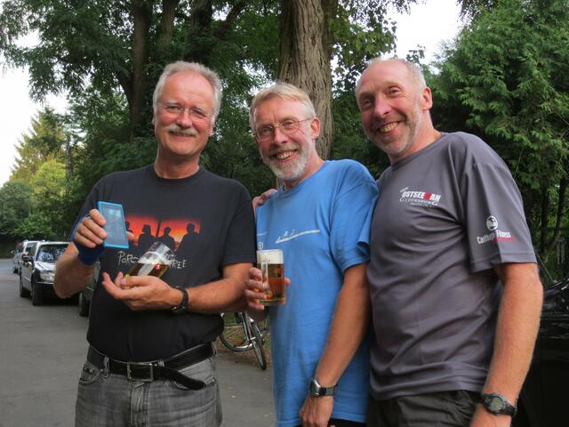 Die Döbel-Brothers mit Zuschauer Wolfgang aus Langenhagen, der im nächsten Jahr auch dabei sein will.