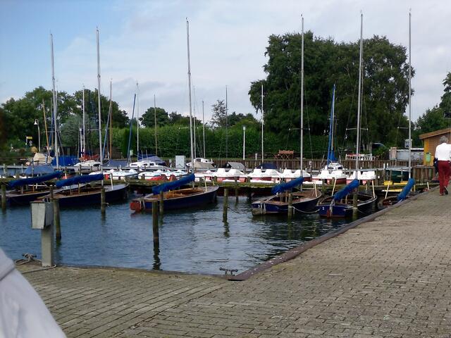 . . . am Yachthafen in Lembruch am Dümmer See . . .