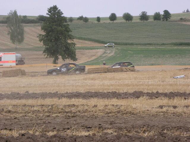 ....immer noch muss der zweite den Staub vom ersten schlucken.
