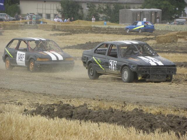 ...."Verfolger", wir trinken nachher a Halbe, wenn willst auch auf meine Kosten......