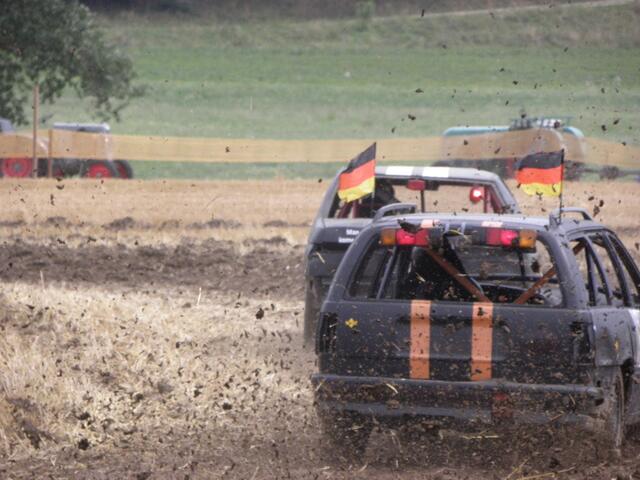 Da fliegt doch glatt der Dreck, nicht das Blech, weg.