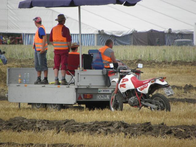 Streckenposten sind an vielen Stellen Pflicht für die Veranstaltung.