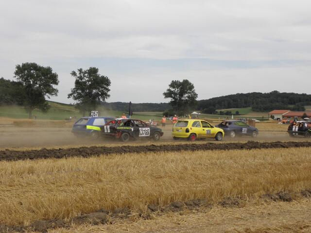 Aha, jetzt ist Frauenpower angesagt.  Den 1.- 2.- 3. Damenpokal machen "Rennmädels" unter sich aus.