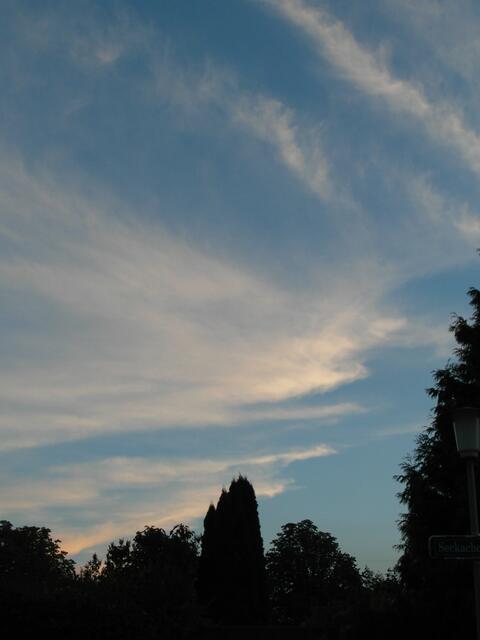 Immer wenn etwas aus deinem Leben verschwindet ,ist das nur ein Zeichen dafür, daß etwas Besseres unterwegs ist.                                                          (Arthur Lassen)