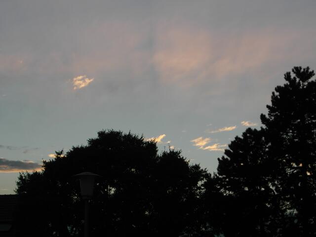 Sternenklare Nacht, der Wind streift über mein Gesicht und Du bist so weit weg, aber die Erinnerung an Dich bleibt wie das Himmelszelt.........                                                   Sternenklar............!                                                                                              (Verfasser unbekannt)