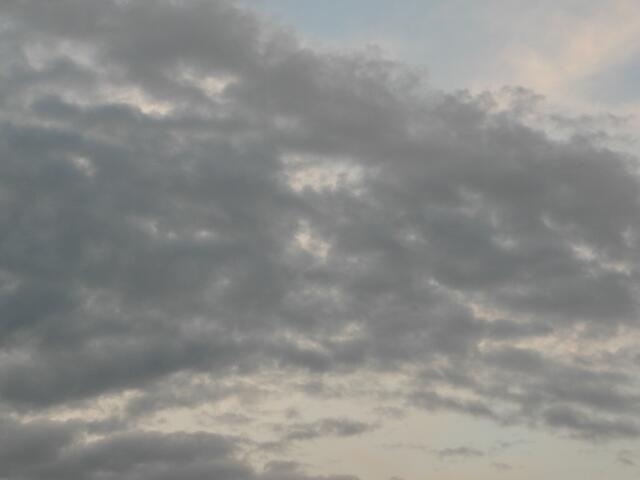 Hinter dem Horizont geht's weiter, dort warte ich auf  Dich, wenn die Flut kommt, tauch ich aus Meerestiefen und schlüpf durch Deine Poren...........................                                                                           (Verfasser mir unbekannt)