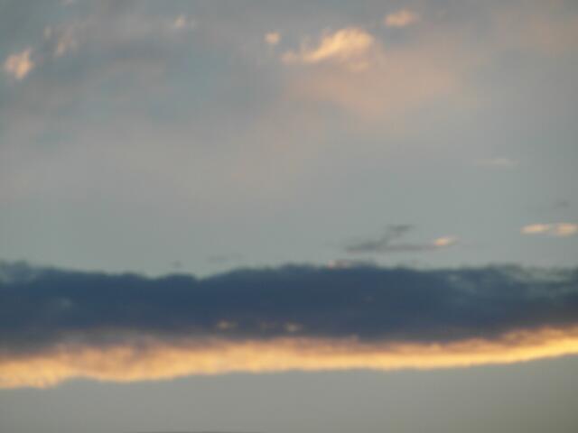 Der Mond leuchtet im dunklen Wasser, seine Kraft gibt mir alles.......die Sterne sind meine Gefährten...........und ich bin bei Dir..........                                                                                          (Verfasser unbekannt)