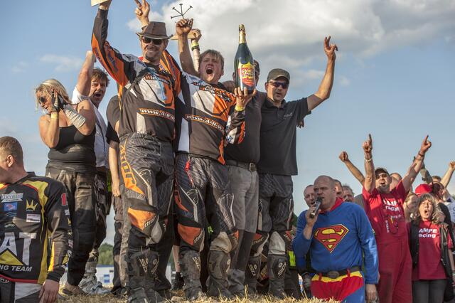 Adventure-Racing-Wiedenrode auf dem Sieger(Stroh-)Ballen
