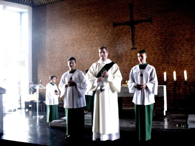 . . . Diakon Sven Stieger im Gottesdienst . . .