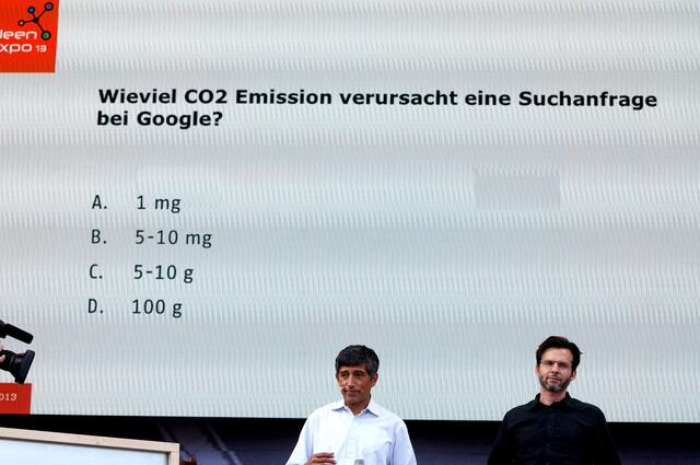 Wieviel CO2 Emission verursacht eine Suchanfrage bei Google? Hinter welchem "Lösungsbuchstaben" finden wir die richtige Antwort?