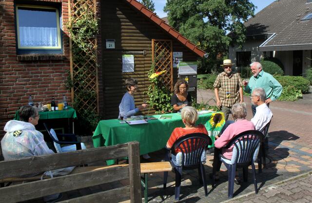 Besprechung im kleinem Kreis, Presse (NHZ) schon anwesend | Foto: Dr. G. Bargsten
