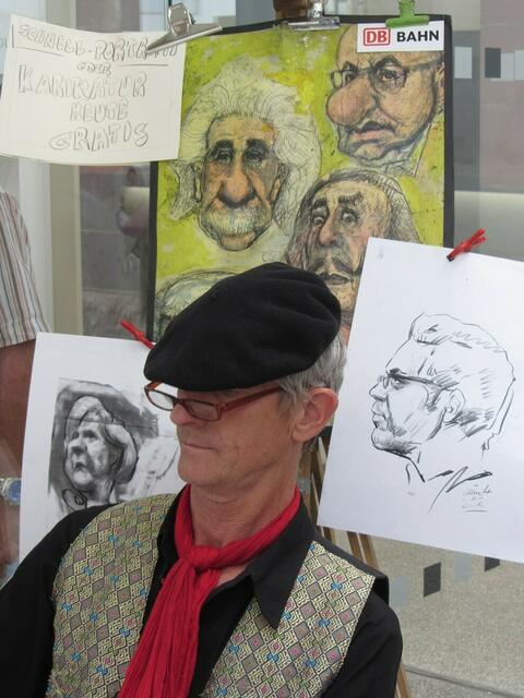 Schnellzeichner beim Bahnhofsfest