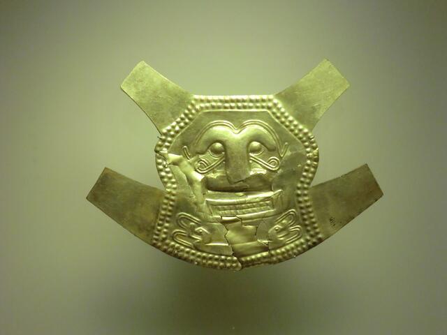 Sonnenmaske oder Menschenfigur aus dem Goldmuseum in Bogota