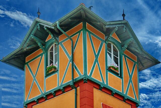 Wohnturm im alten Bahnhof Sulzburg, der zu einem schönen Wohnhaus umgebaut wujrde