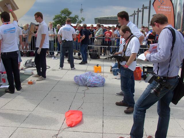 Die Messgeräte  der Sonde werden justiert.