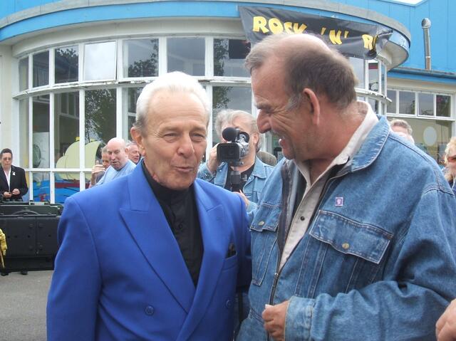 Hans Rudolf König (r) trifft Charlie Gracie, ein Pionier des Rock'nRoll in Lowestoft (GB) | Foto: Foto: Hans Rudolf König