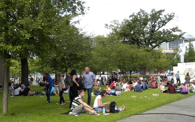 Picknicken und eine Pause für die müden Füße...die einen machten es so...
