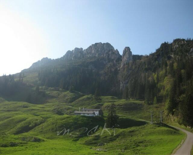 Die Kampenwand mit Staffelstein  und Schlechtenbergalm