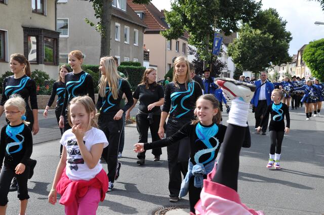 Radschlagen auf der Straße