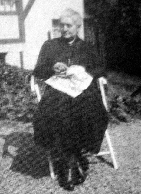 1914 verstarb Daniel Wallach und dessen Witwe wurde Mitinhaberin der Fabrik.                                                        1929 verzog die Witwe von Daniel Wallach nach Berlin und emigrierte von dort 1939 nach Sydney. 1942 verstarb sie in Australien.