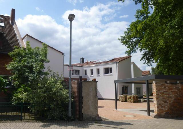 Die Bauarbeiten sind abgeschlossen, neue schicke Stadtvillen.