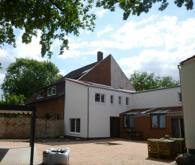 Gernsstraße: Im Hintergrund ist das Haus der Familie von Graevemeyer zu sehen. Das Graevemeyer-Grundstück gehört zur Dreihornstraße.