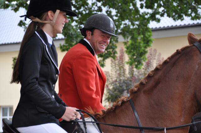 Bei bester Laune: Hinrich Kallis, 1. dtv. Vorsitzender des RV-Wilkenburg und seine Tochter Juliane.