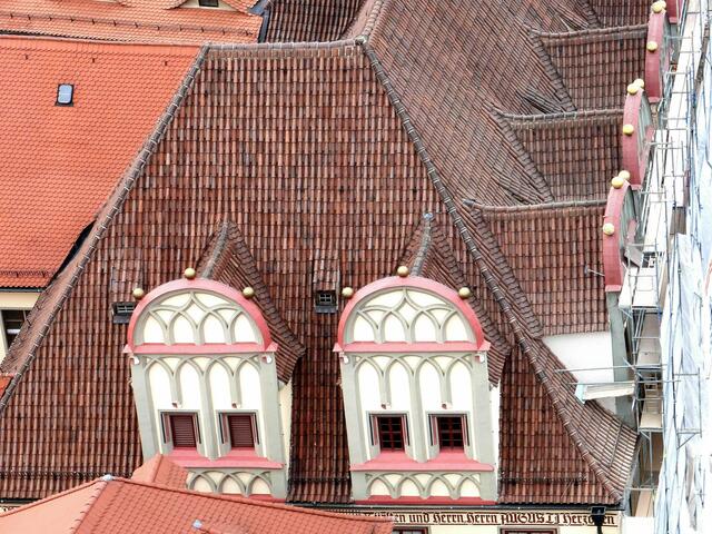 Rathausdach .......