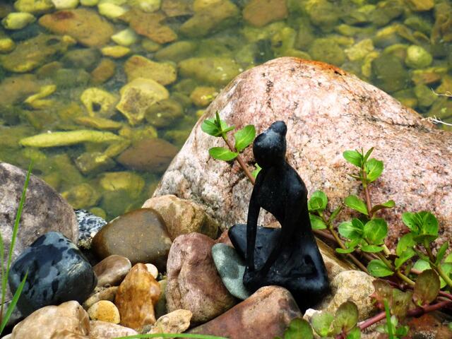 Die kleine Figur passt gut hier hin.