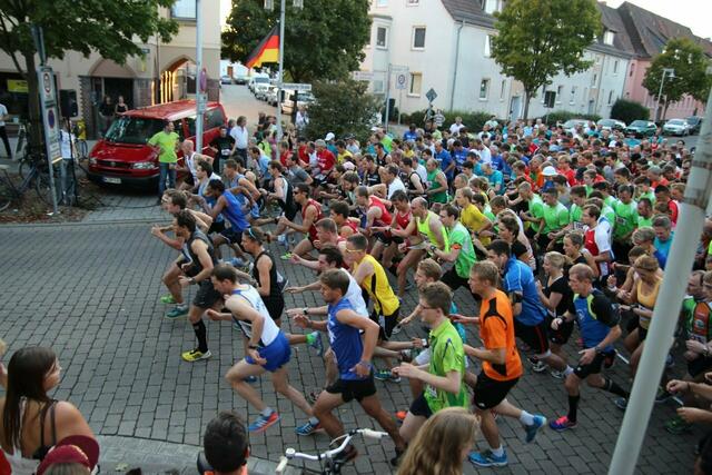 12. Lehrter Abend-City-Lauf 2013 ● 10-Kilometer-Start. | Foto: Hubert Lödding