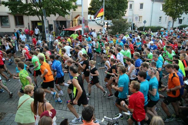 12. Lehrter Abend-City-Lauf 2013 ● 10-Kilometer-Start. | Foto: Hubert Lödding