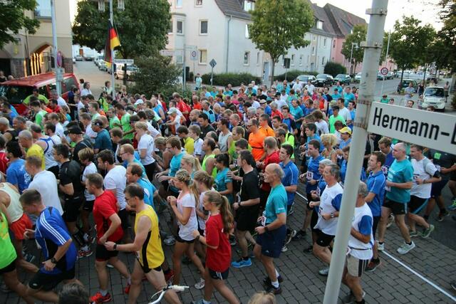 12. Lehrter Abend-City-Lauf 2013 ● 10-Kilometer-Start. | Foto: Hubert Lödding