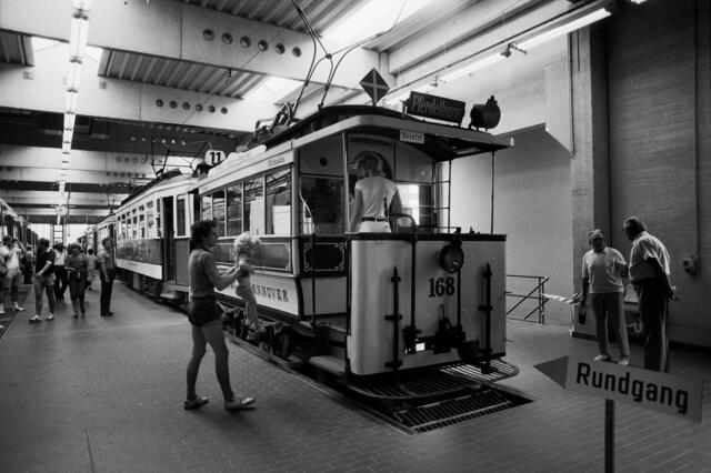 Tag der offenen Tür 1983 auf dem Üstra-Betriebshof in Döhren.