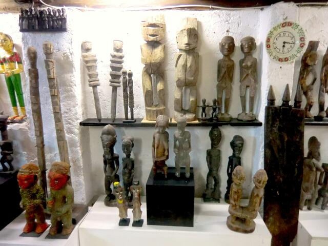 Die Ausstellung von circa 300 Holzplastiken kann nach Voranmeldung  auch über Gemeinde Diedorf 08238/300426 besichtigt werden