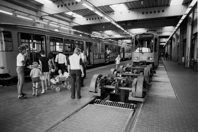 Tag der offenen Tür 1983 auf dem Üstra-Betriebshof in Döhren.