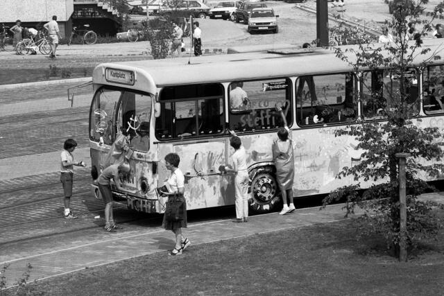 Üstra-Busse als Leinwand