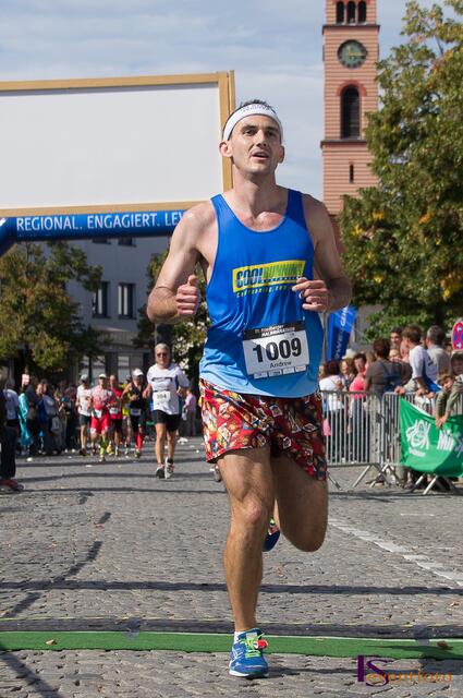 11. Friedberger Halbmarathon 2013 - Mit einer Zeit von 1:15:22 kam Andrew McLeod als Zweiter ins Ziel