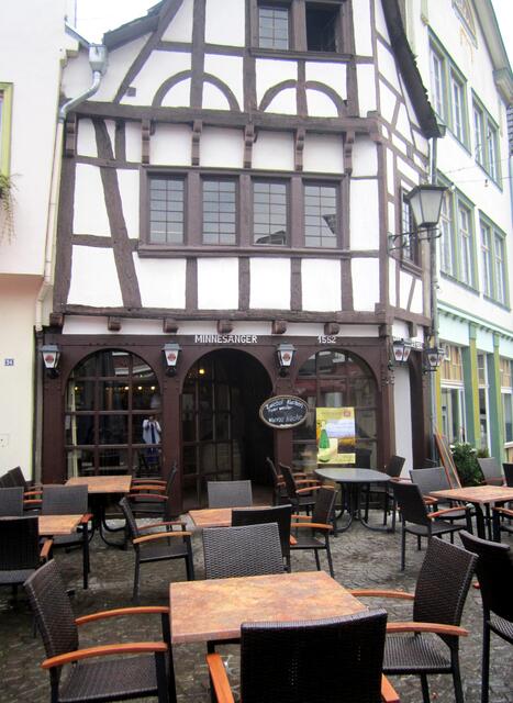 Ab der Mitte des 19. Jahrhunderts für ca. 100 Jahre waren die Bewohner des Hauses überwiegend weiblich. Sie ernährten sich vom Handel mit Kurzwaren.