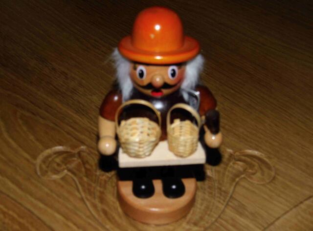 Räuchermännchen.... hat sich Uschi auch in Naumburg geholt.