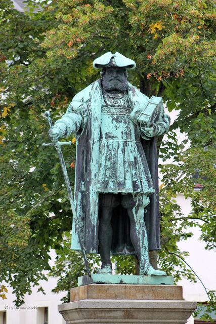 Er gründete 1501 Buchholz: Friedrich der Grüne... pardon, Friedrich der Weise. :-))