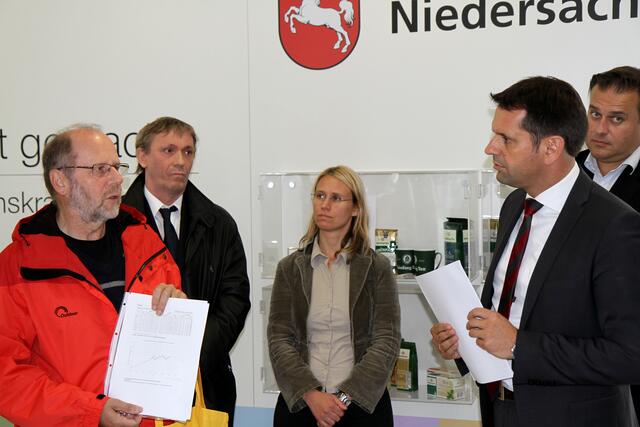 vlnr: Siegfried Lemke, Holger Zenz (Langenhagen), Maaret Westphely, Olaf Lies, Matthias Gleichmann (Fluglärmkommission)