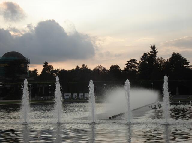 Wasserspiele im Garten an der Jahrhunderthalle