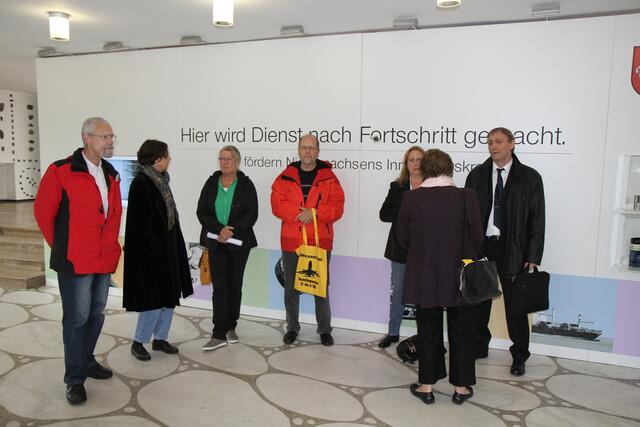 Isernhagen ist stark vertreten, vlnr: C. Schroer, A. Peters-Bröking, A. Schenke, S. Lemke; E. Becker (hier nur von hinten)