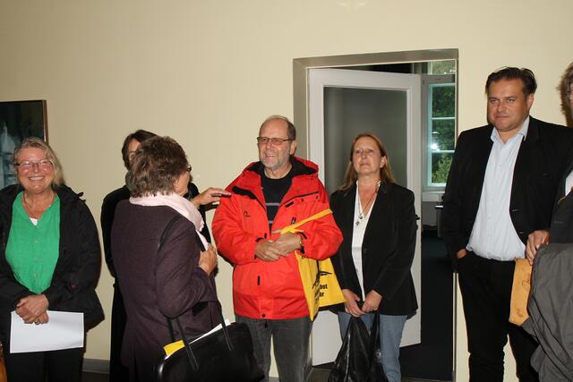 BI-Vertreter vor dem Ministerbüro