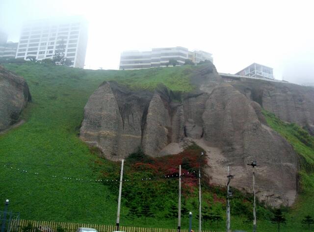 Der Küstennebel beginnt in 80 Meter Höhe (Miraflores)